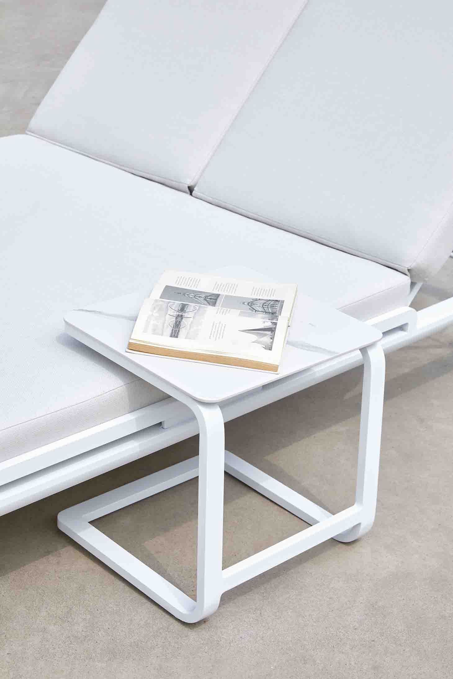 Abella alu. side table D1