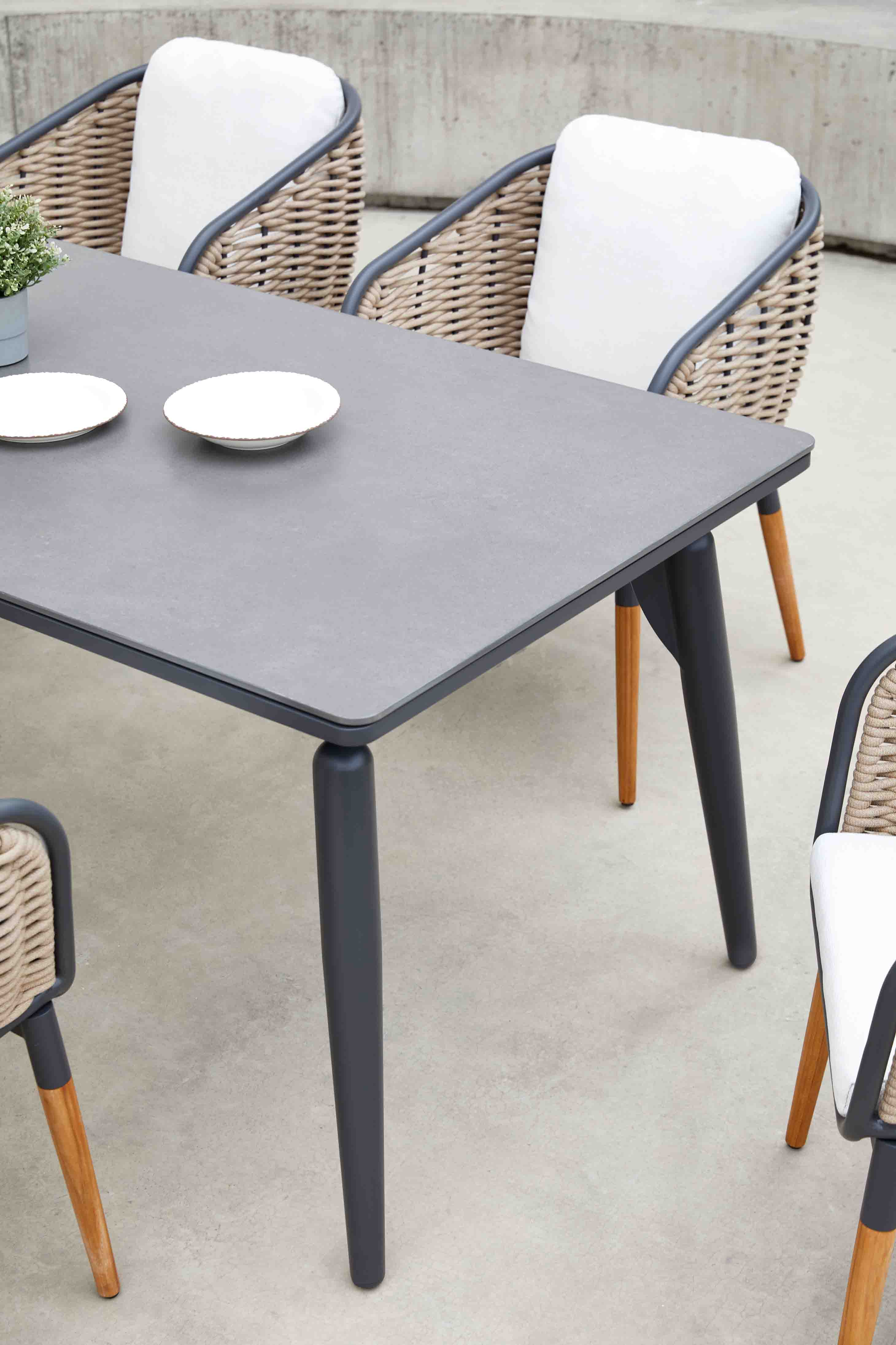 Abella dining table D3