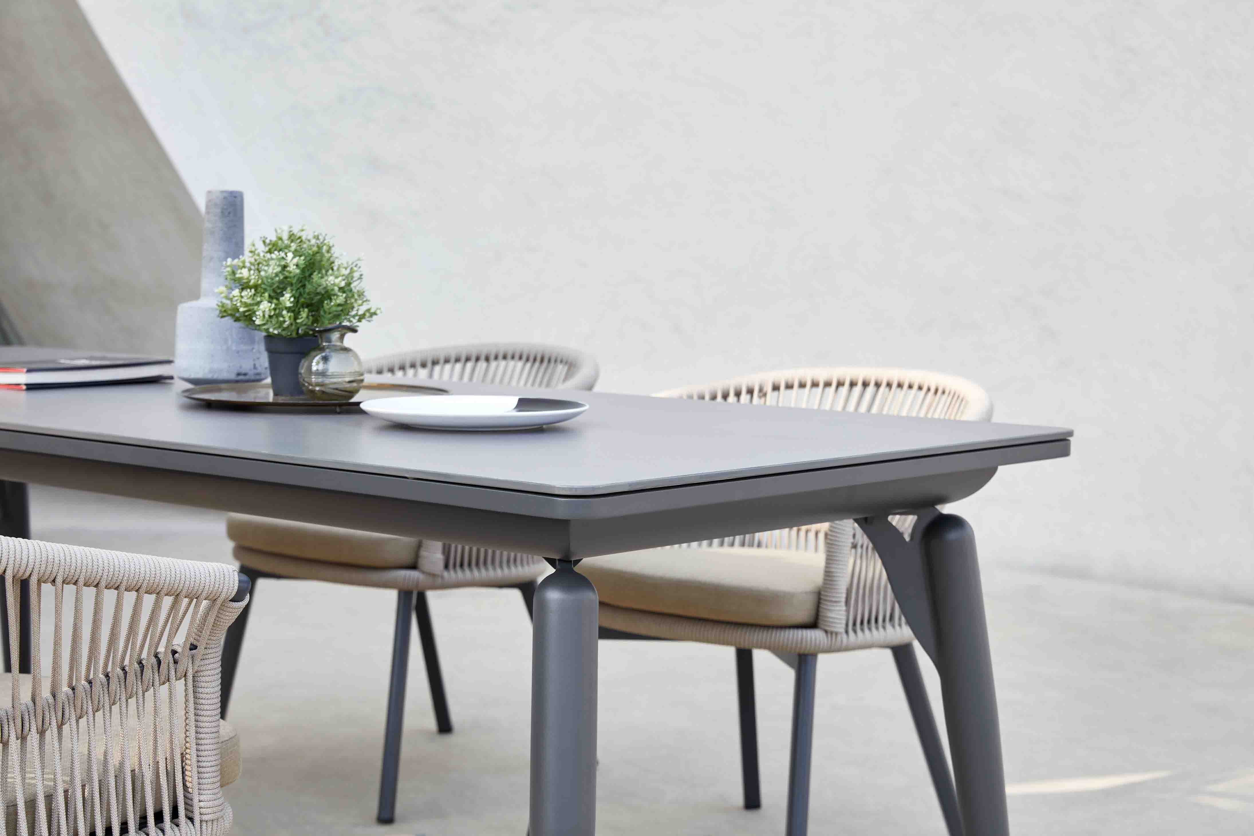 Abella dining table D5